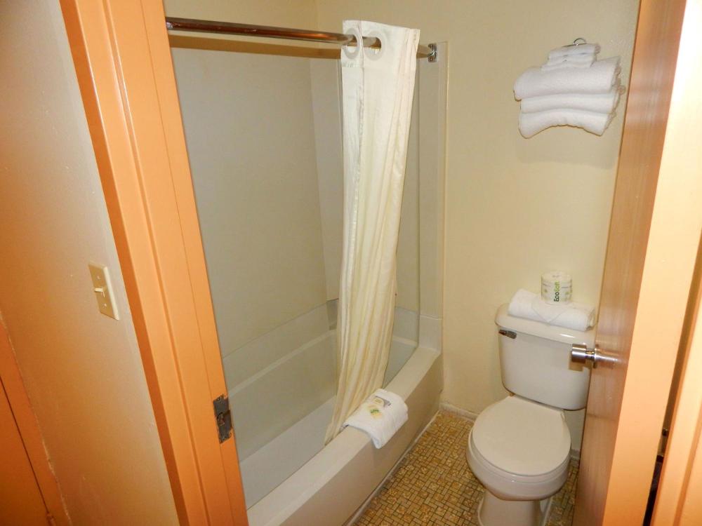 Standard Queen Room with Ocean View interior